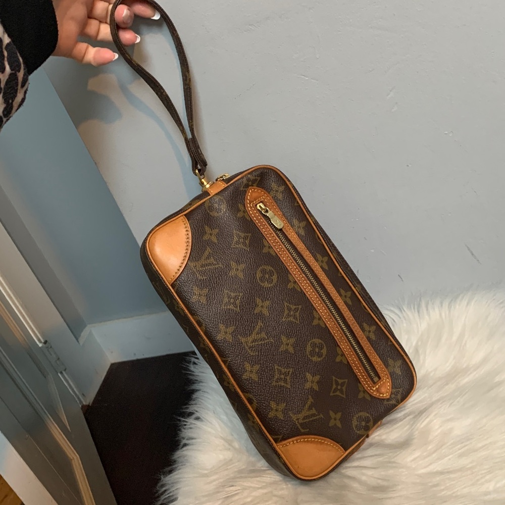 1991 authentic Louis Vuitton Dragonne GM wristlet
